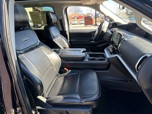 Used 2025 Ford Expedition Platinum image 14