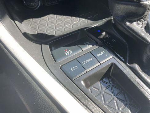 Used 2024 Toyota RAV4 XLE FWD image 41