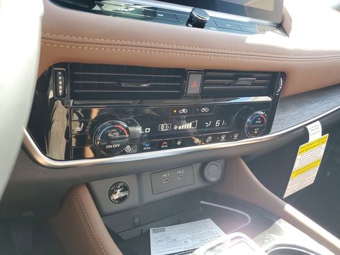 New 2026 Nissan Rogue Platinum w/ Platinum Premium Package AWD/4WD image 17