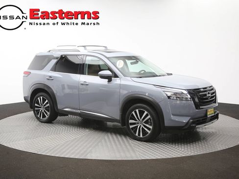 Used 2024 Nissan Pathfinder Platinum w/ Black Appearance Package AWD/4WD image 52