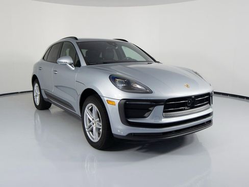 Certified 2025 Porsche Macan AWD/4WD image 12
