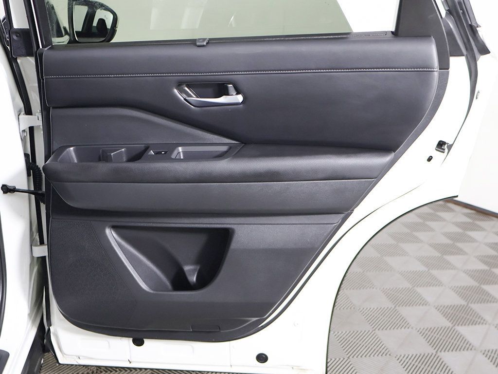 Used 2024 Nissan Pathfinder SL AWD/4WD image 28