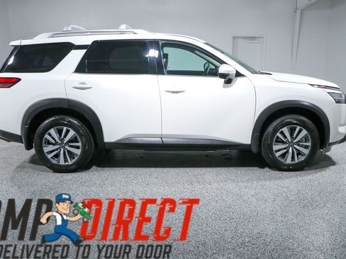 Used 2024 Nissan Pathfinder SL FWD image 6
