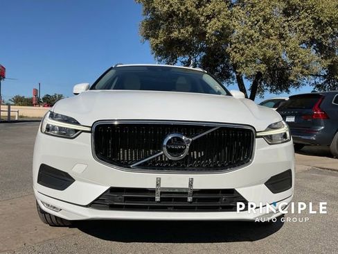 Used 2021 Volvo XC60 T5 Momentum w/ Premium Package image 3