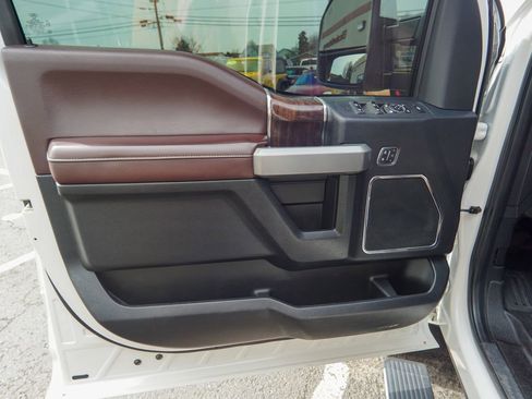 Used 2017 Ford F350 Platinum w/ Platinum Ultimate Package image 16