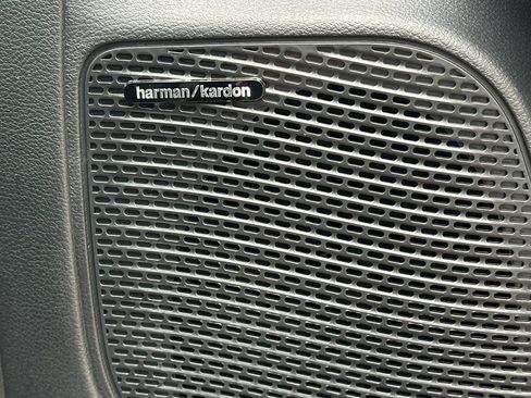 New 2026 Chrysler Pacifica Limited w/ Uconnect Theater Family Group image 22