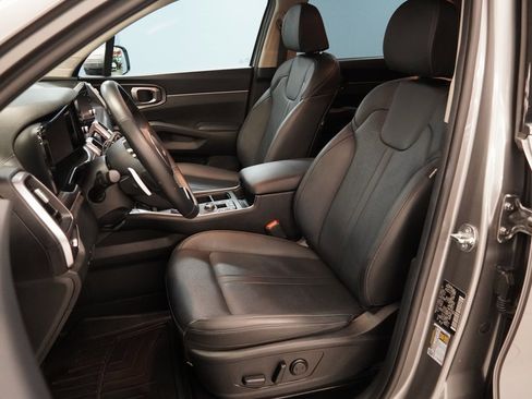 Used 2023 Kia Sorento EX image 3