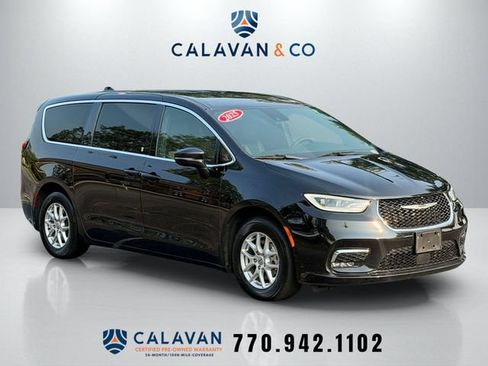 Used 2025 Chrysler Pacifica Select FWD image 1