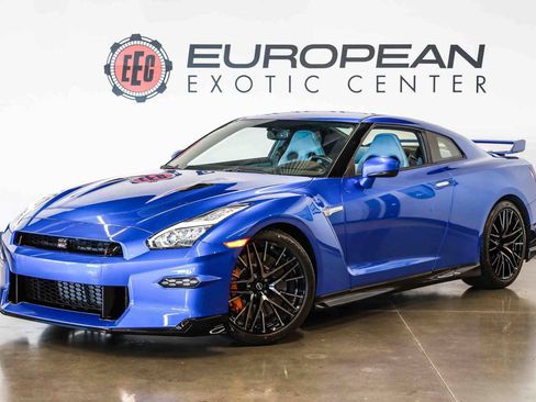 Used 2024 Nissan GT-R w/ Floor Mat Package AWD/4WD image 5