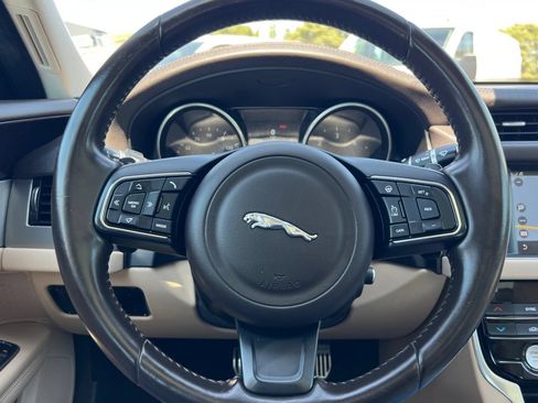 Used 2017 Jaguar XF Prestige RWD image 23