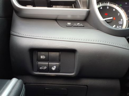 Used 2022 Toyota Highlander XLE image 27