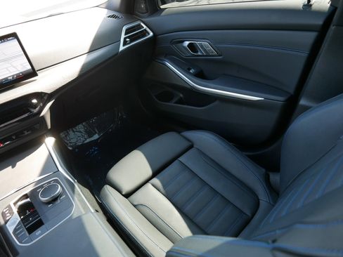 Used 2025 BMW M340i xDrive w/ Premium Package image 11