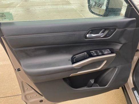 Used 2024 Nissan Pathfinder Platinum w/ Cargo Package AWD/4WD image 11