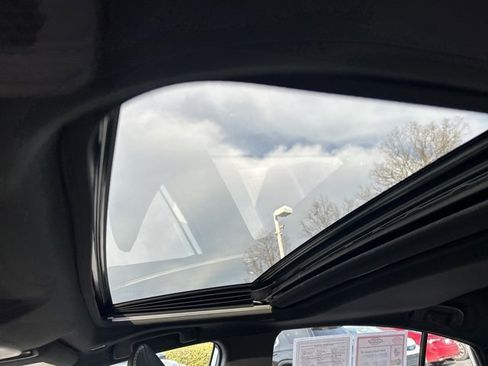 Used 2025 Toyota Camry SE image 30