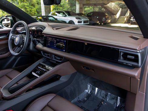 Certified 2026 Porsche Macan Electric RWD image 56