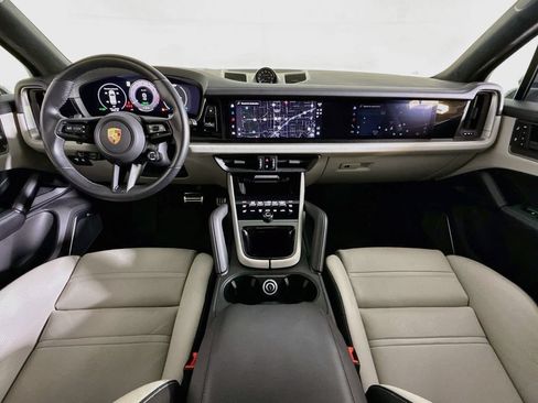 Certified 2024 Porsche Cayenne Turbo AWD/4WD image 16