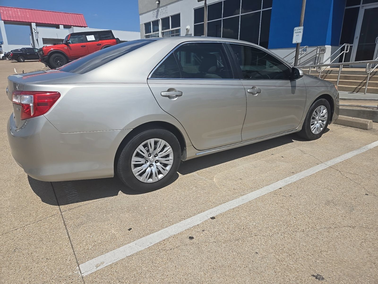 Used 2013 Toyota Camry LE FWD image 4