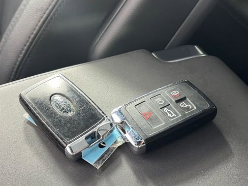 Used 2020 Land Rover Discovery Landmark AWD/4WD image 28