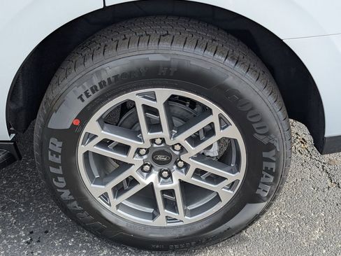 New 2025 Ford Expedition Active image 19