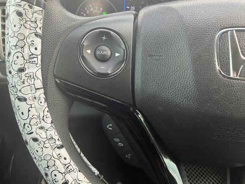 Used 2019 Honda HR-V LX image 17