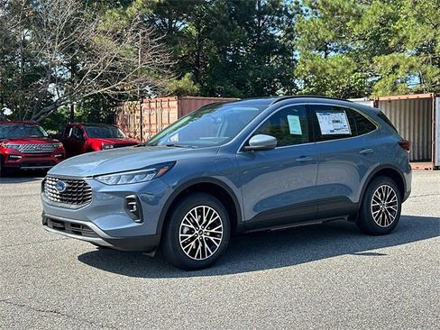 New 2025 Ford Escape SE image 3