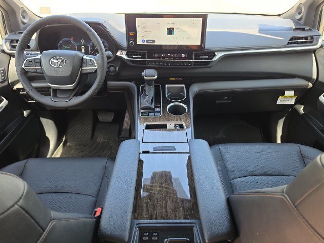 Used 2026 Toyota Sienna Limited FWD image 9