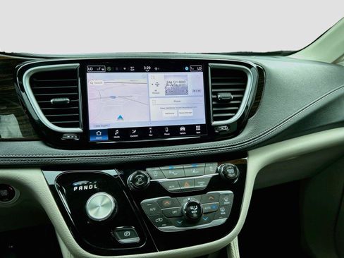 Used 2024 Chrysler Pacifica Limited FWD image 26