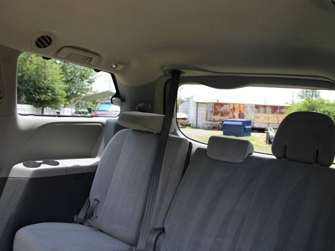 Used 2015 Toyota Sienna LE FWD image 34