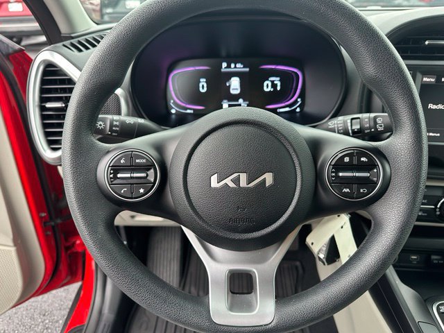 Used 2025 Kia Soul LX FWD image 17