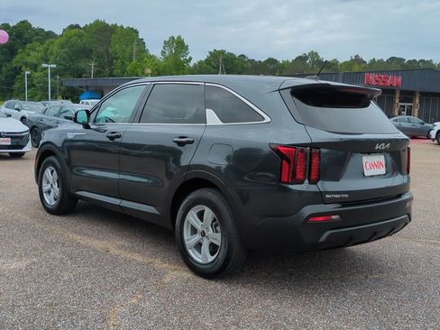 Used 2023 Kia Sorento LX FWD image 7