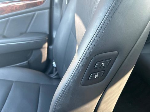 Used 2014 Hyundai Equus Signature image 19