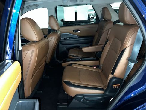 Used 2023 Nissan Pathfinder Platinum image 39