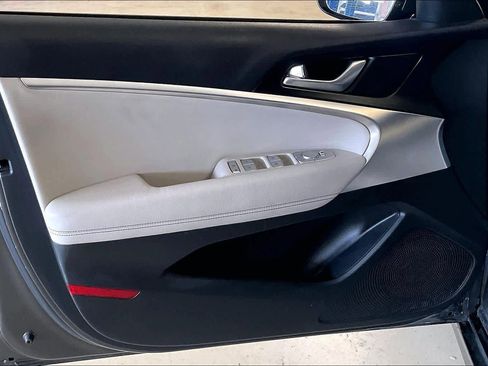 Used 2022 Genesis G70 2.0T image 21