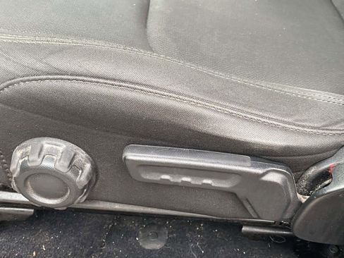 Used 2018 Jeep Wrangler Unlimited Sahara image 15