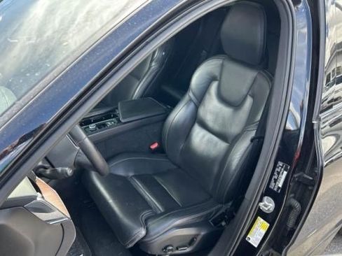 Used 2023 Volvo XC60 B5 Ultimate w/ Climate Package AWD/4WD image 2