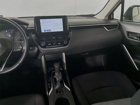 Used 2025 Toyota Corolla Cross LE image 21