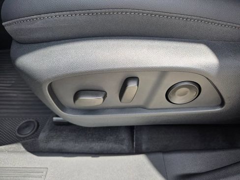 Used 2027 Chevrolet Equinox LT w/ Convenience Package II FWD image 6