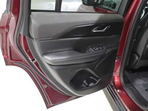 Used 2023 Jeep Grand Cherokee Altitude AWD/4WD image 19