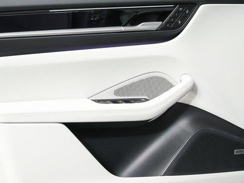 New 2026 Porsche Macan 4 Electric AWD/4WD image 6