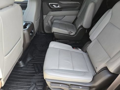 Used 2021 Chevrolet Tahoe Z71 w/ Luxury Package AWD/4WD image 28