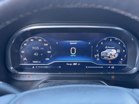 Used 2023 Chevrolet Suburban Premier image 27