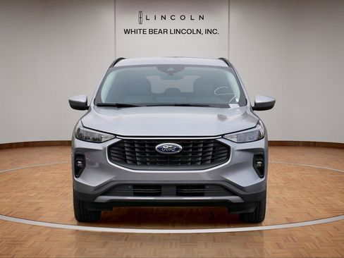 Used 2024 Ford Escape SE image 2