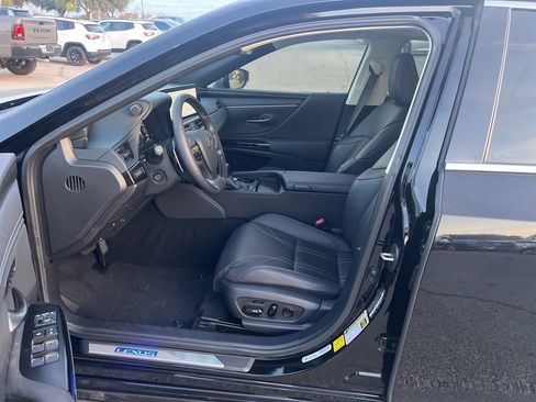 Used 2024 Lexus ES 300h w/ Luxury Package image 7