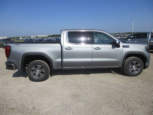 New 2026 GMC Sierra 1500 SLE AWD/4WD image 3