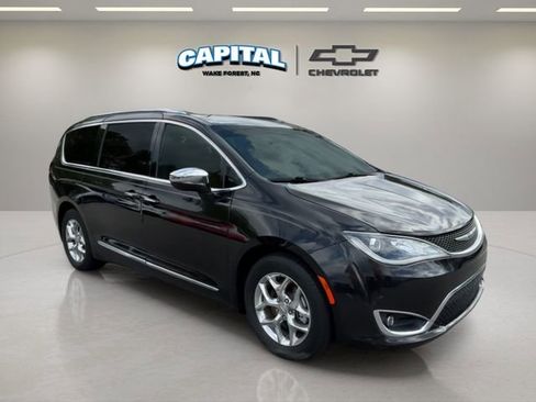 Used 2018 Chrysler Pacifica Limited image 7