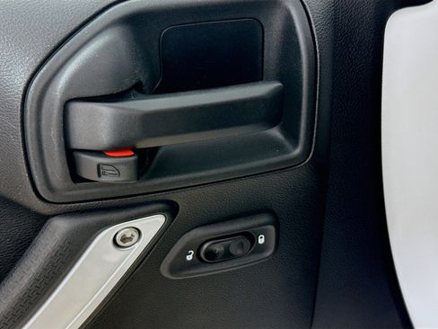 Used 2017 Jeep Wrangler Unlimited Rubicon image 19