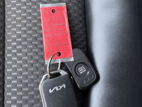 Used 2022 Kia Sorento LX image 10