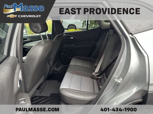Certified 2024 Chevrolet Trax LT w/ LT Convenience Package FWD image 17