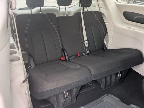 Used 2023 Chrysler Voyager LX FWD image 33