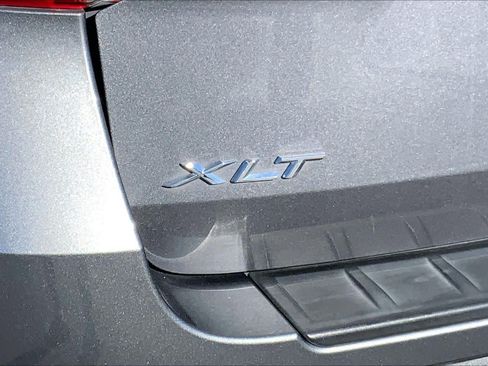 Used 2022 Ford Explorer XLT RWD image 10